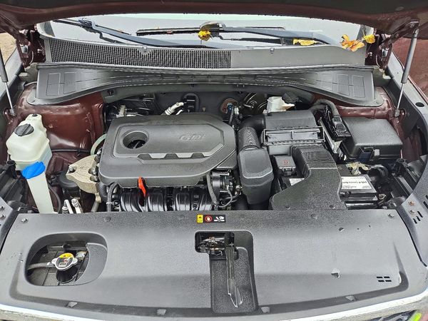 2019 KIA SORENTO — Engine bay