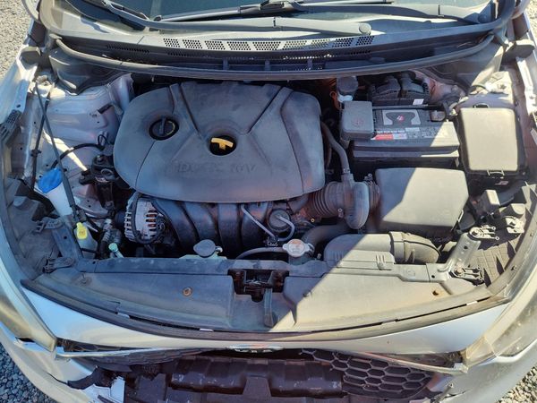 2016 KIA FORTE GL (Middle-Low Grade) — Engine bay