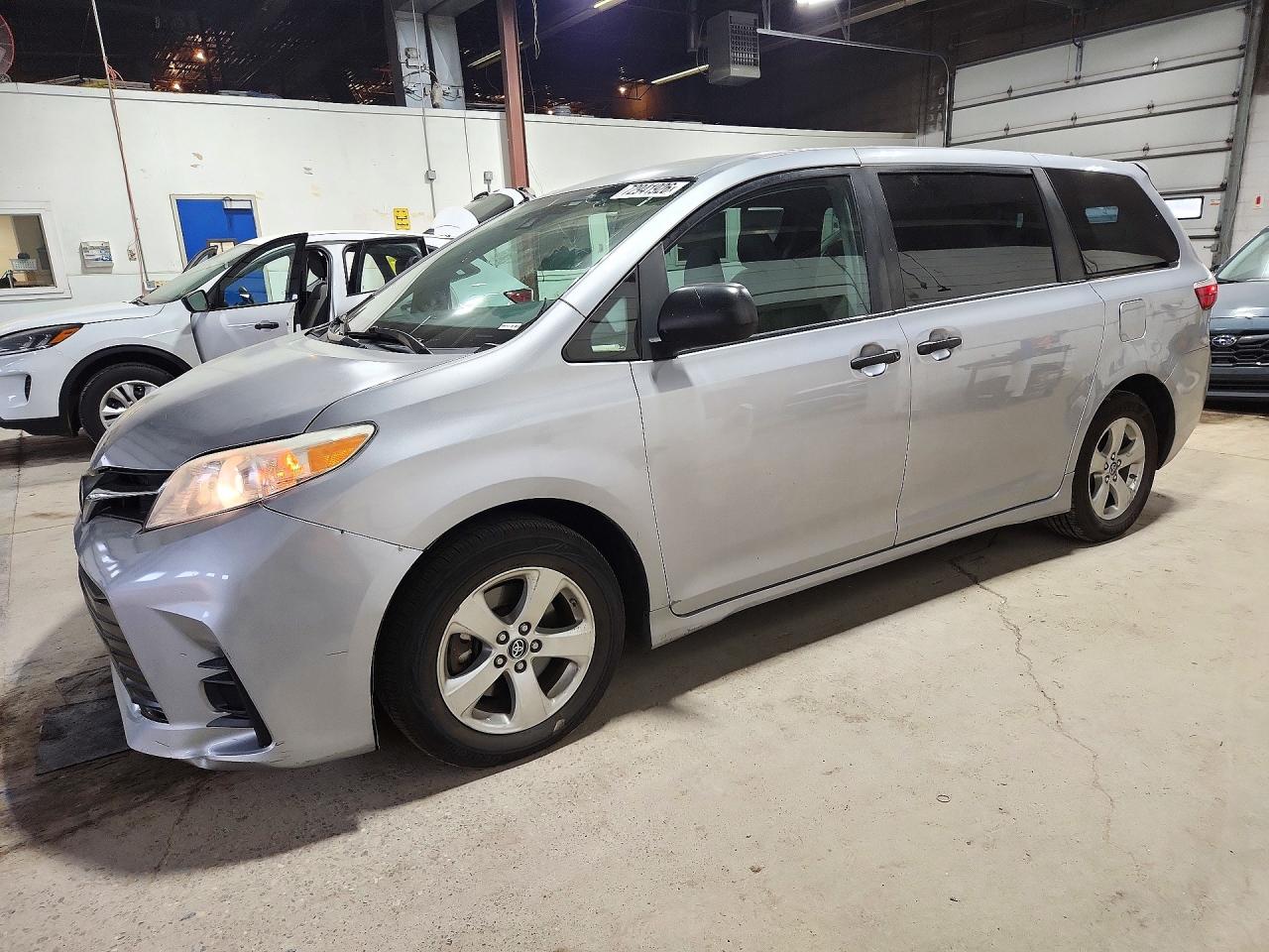 2018 TOYOTA SIENNA L — Front 3/4