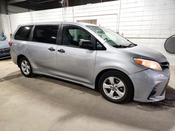 2018 TOYOTA SIENNA L — Passenger 3/4