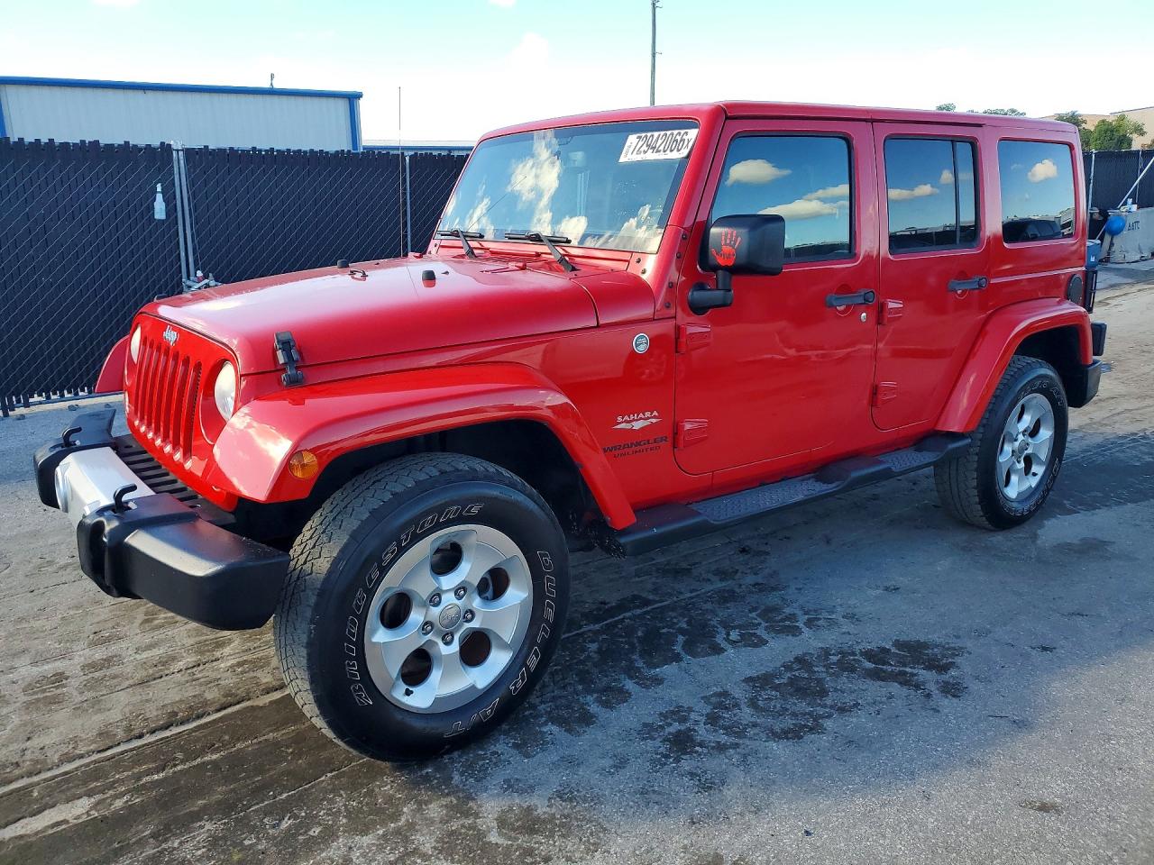 2015 JEEP WRANGLER UNLIMITED Sahara — Front 3/4