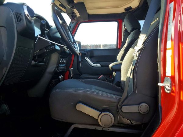 2015 JEEP WRANGLER UNLIMITED Sahara — DENT