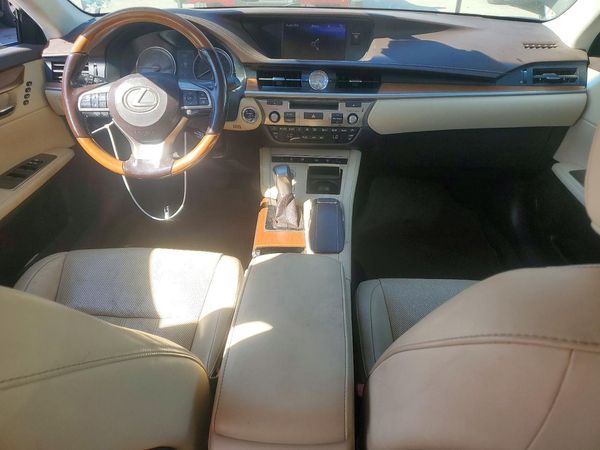 2017 LEXUS ES 300h — CKPT