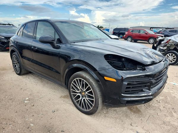 2020 PORSCHE CAYENNE — Passenger 3/4