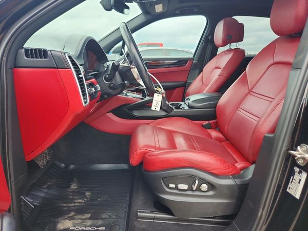 2020 PORSCHE CAYENNE — DENT