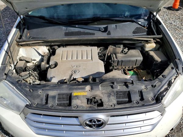 2012 TOYOTA HIGHLANDER Base/Hybrid — Engine bay