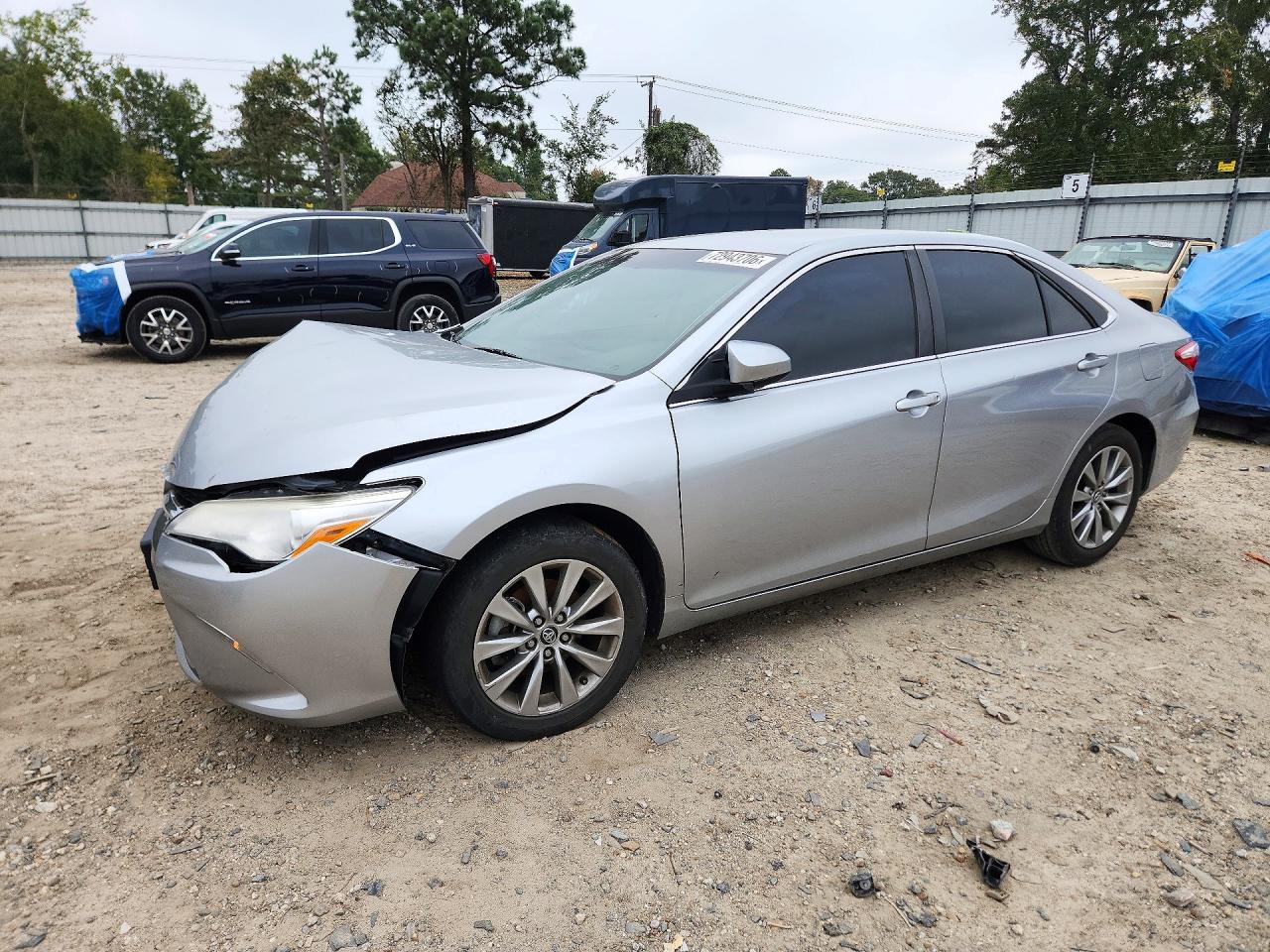 2017 TOYOTA CAMRY LE/SE/XLE/XSE — Front 3/4