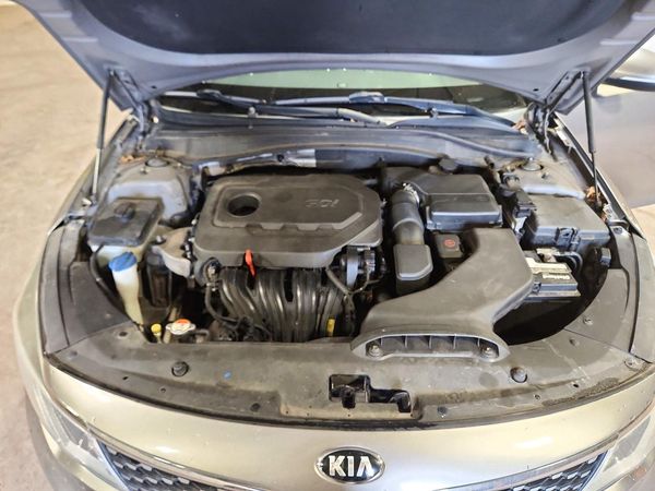 2016 KIA OPTIMA GLS, JSL — Engine bay