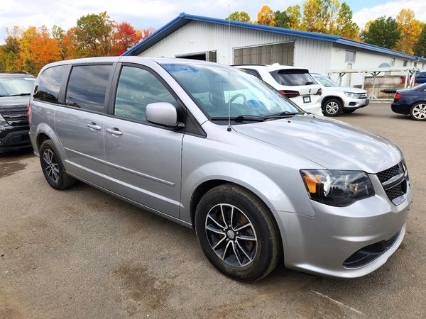 2017 DODGE GRAND CARAVAN SE, SXT, Express — Passenger 3/4