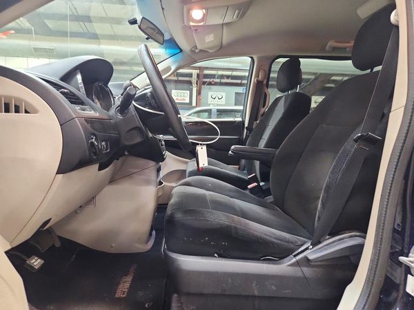 2013 DODGE GRAND CARAVAN SE — DENT