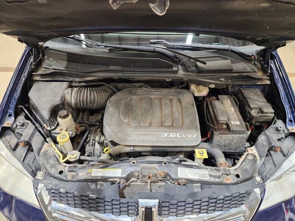 2013 DODGE GRAND CARAVAN SE — Engine bay