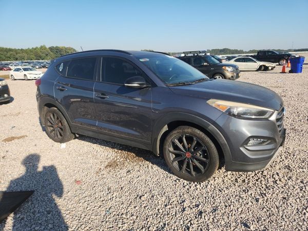 2017 HYUNDAI TUCSON — Passenger 3/4
