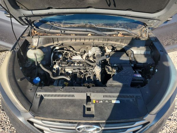 2017 HYUNDAI TUCSON — Engine bay