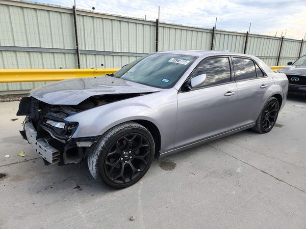 2015 CHRYSLER 300 300S — Front 3/4