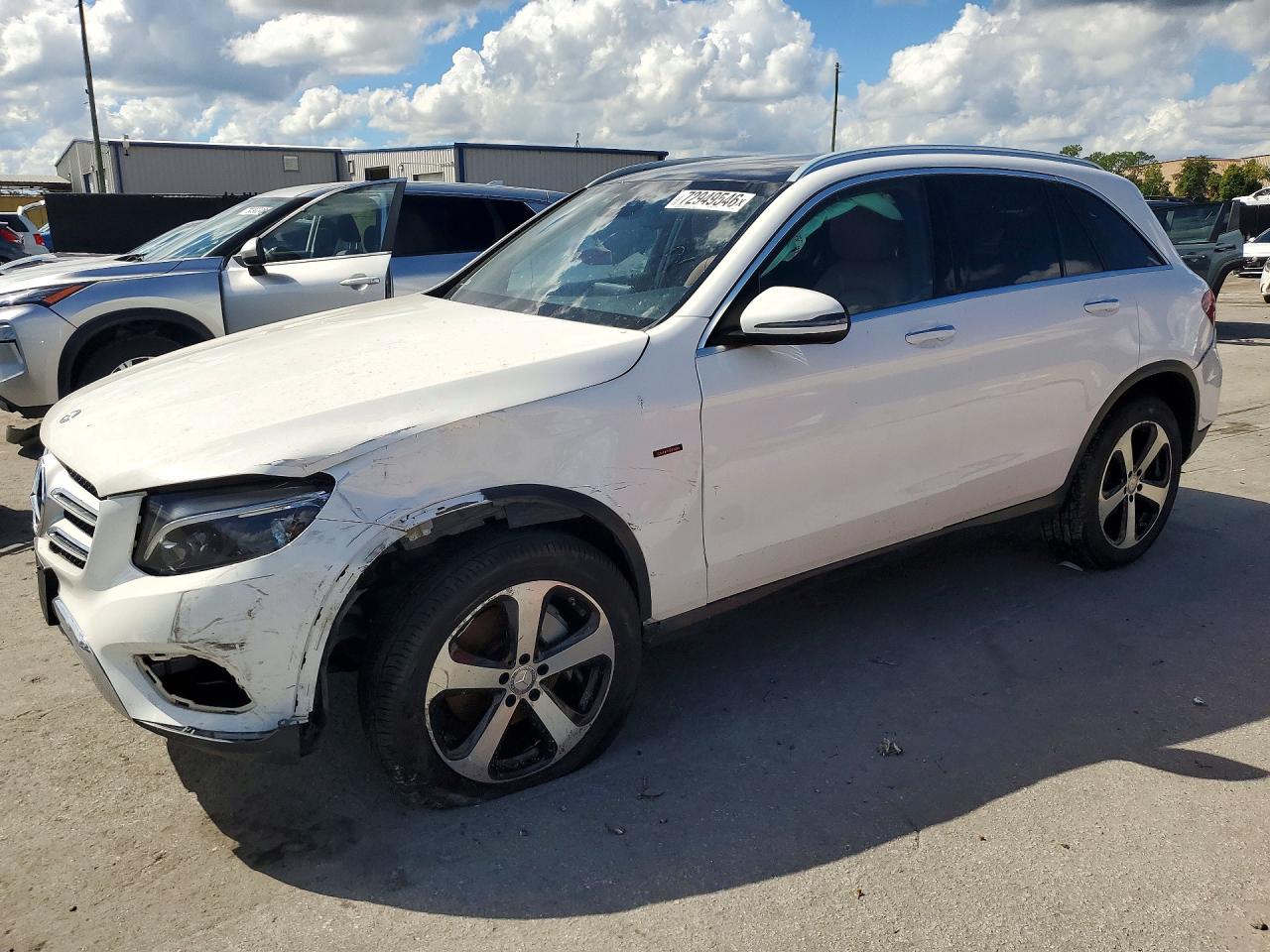 2016 MERCEDES-BENZ GLC-CLASS GLC300 Base-4M — Front 3/4
