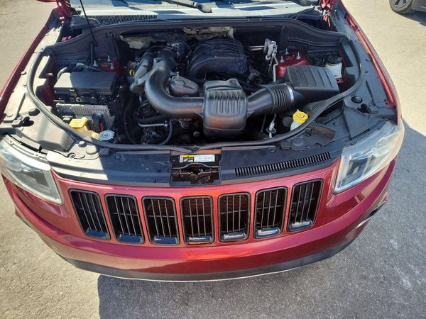2014 JEEP CHEROKEE Limited — Engine bay
