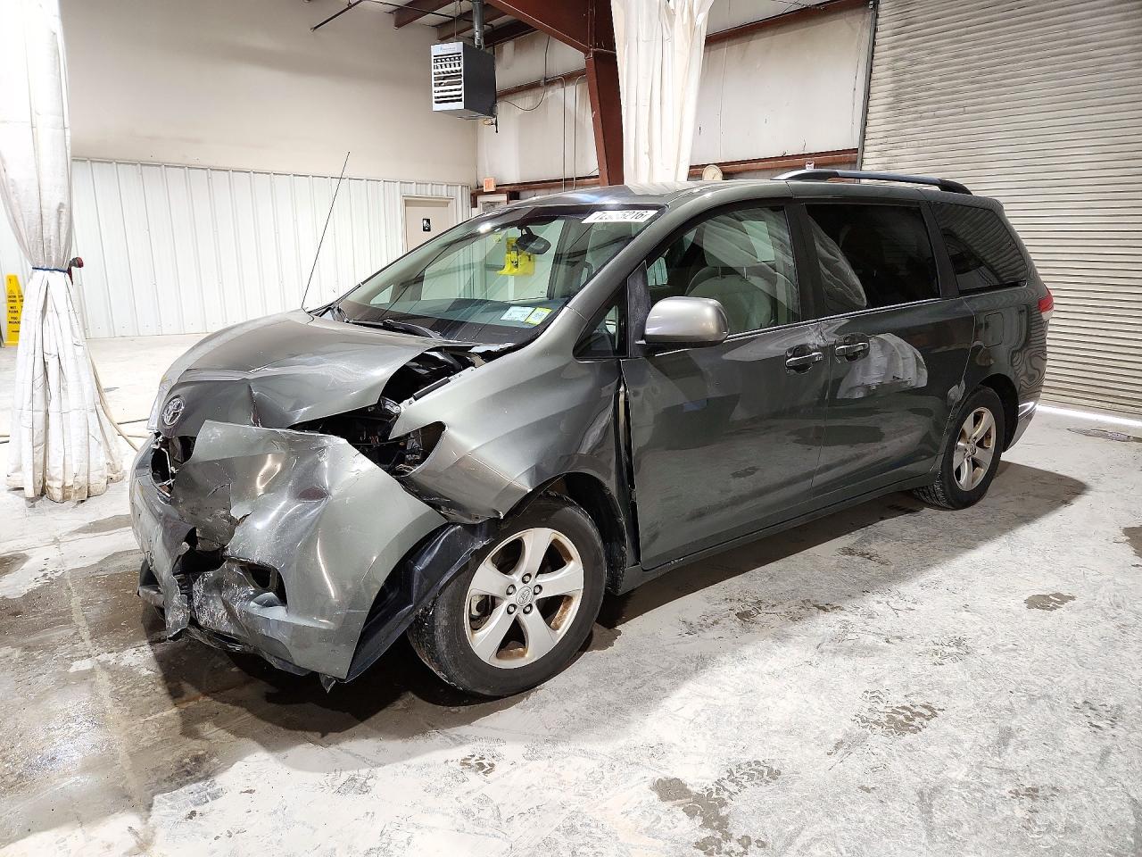 2012 TOYOTA SIENNA — Front 3/4