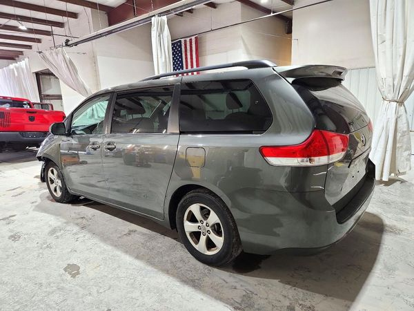 2012 TOYOTA SIENNA — DSRA