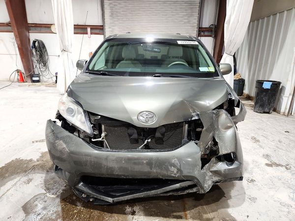 2012 TOYOTA SIENNA — DIRF