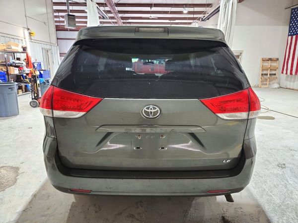 2012 TOYOTA SIENNA — DIRR