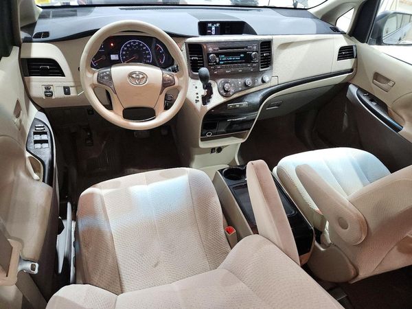 2012 TOYOTA SIENNA — CKPT