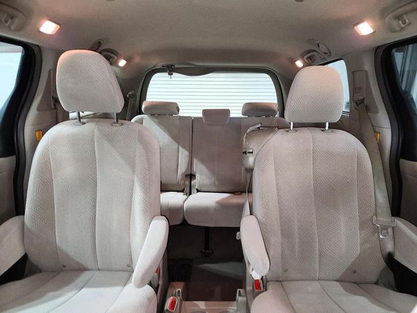 2012 TOYOTA SIENNA — SUVN
