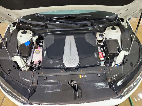 2023 KIA EV6 Light, Wind — Engine bay