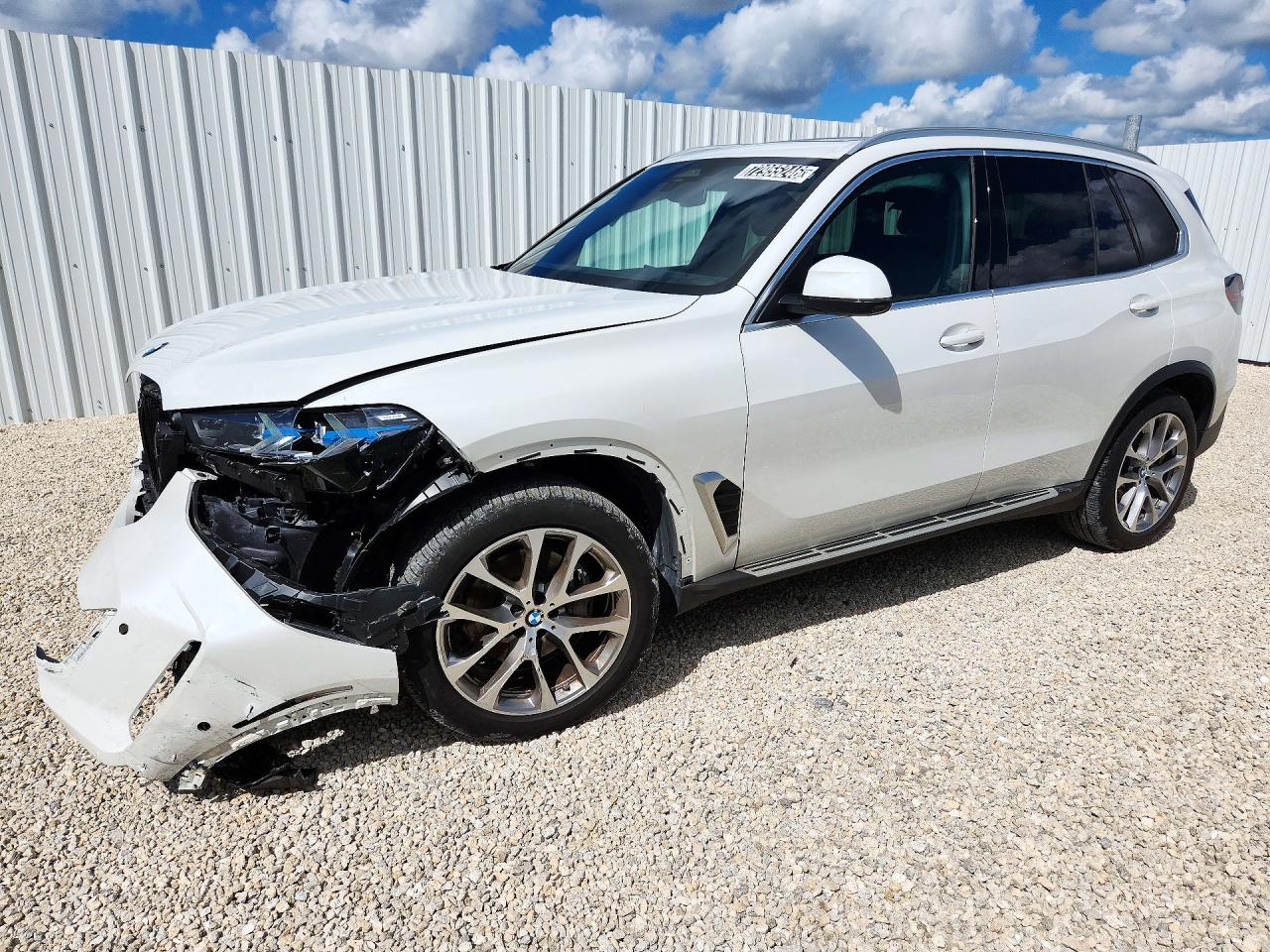 2026 BMW X5 xDrive40 — Front 3/4