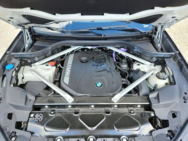 2026 BMW X5 xDrive40 — Engine bay