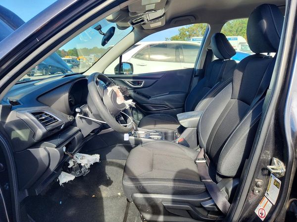 2019 SUBARU FORESTER Base+ES — DENT