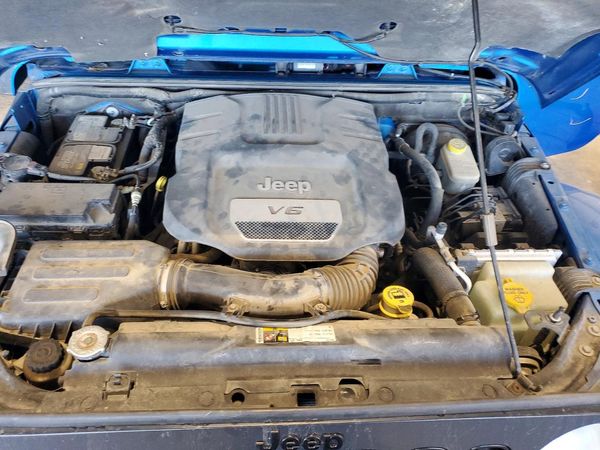 2014 JEEP WRANGLER Sahara — Engine bay