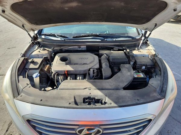 2015 HYUNDAI SONATA SE, ECO — Engine bay