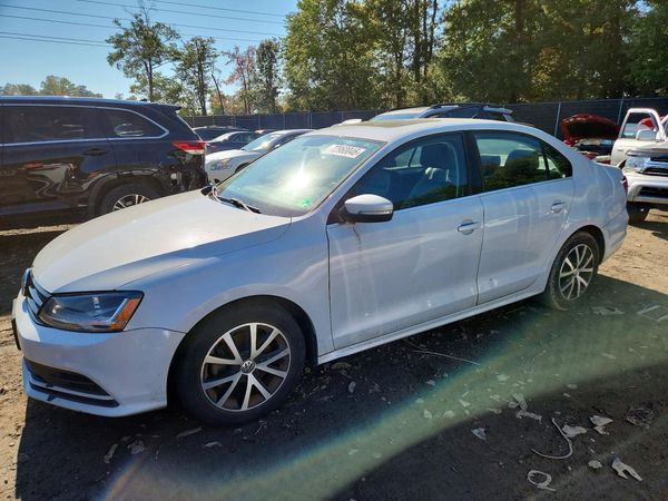 2017 VOLKSWAGEN JETTA SE — Front 3/4