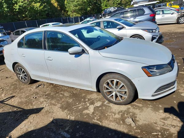 2017 VOLKSWAGEN JETTA SE — Passenger 3/4