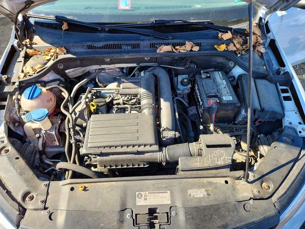 2017 VOLKSWAGEN JETTA SE — Engine bay