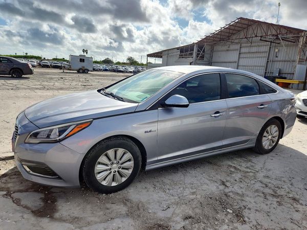 2016 HYUNDAI SONATA — DSFA — Front 3/4