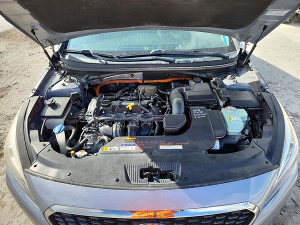 2016 HYUNDAI SONATA GL (Middle-Low) — Engine bay