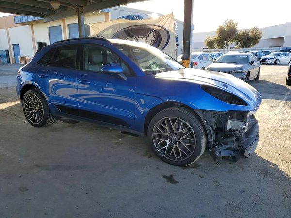 2019 PORSCHE MACAN — Passenger 3/4