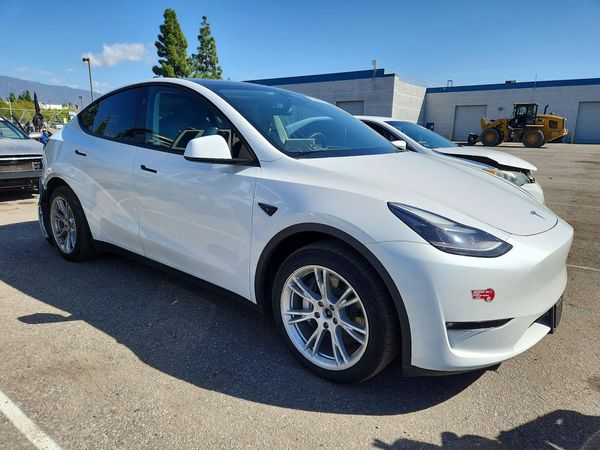 2023 TESLA MODEL Y — Passenger 3/4