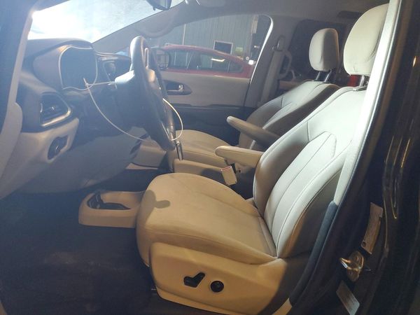 2017 CHRYSLER PACIFICA Touring — DENT