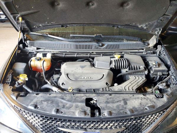 2017 CHRYSLER PACIFICA Touring — Engine bay
