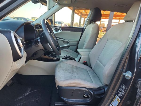 2023 KIA SOUL LX, S
