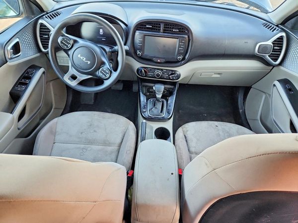 2023 KIA SOUL LX, S