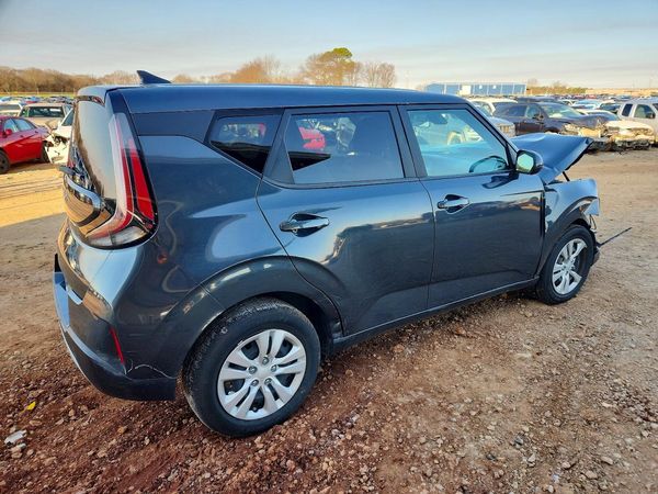 2023 KIA SOUL LX, S