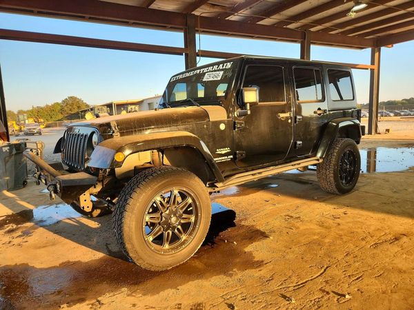 2013 JEEP WRANGLER Sahara — Front 3/4