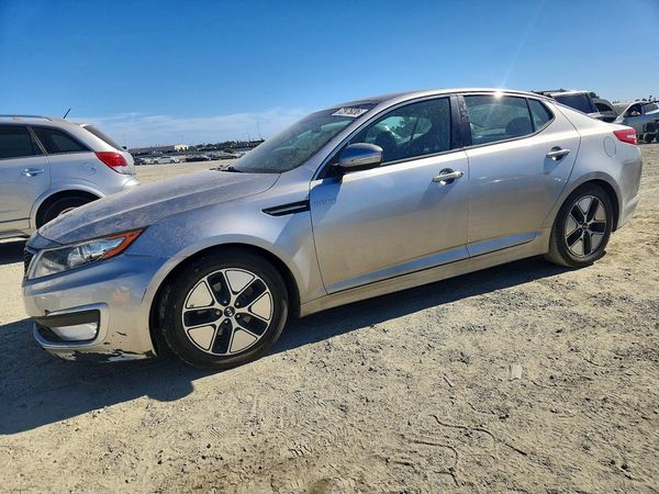 2013 KIA OPTIMA LX — Front 3/4
