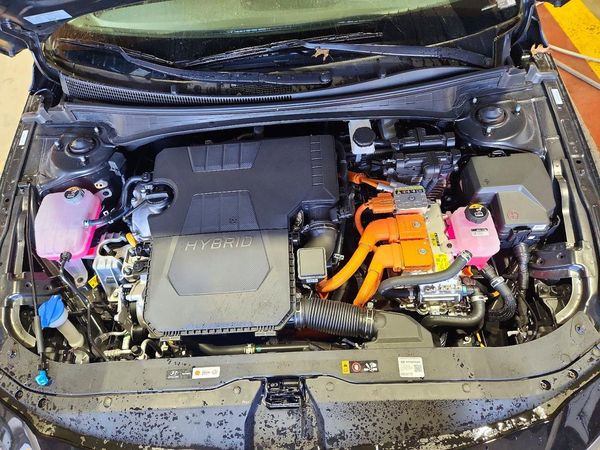 2026 HYUNDAI ELANTRA — Engine bay