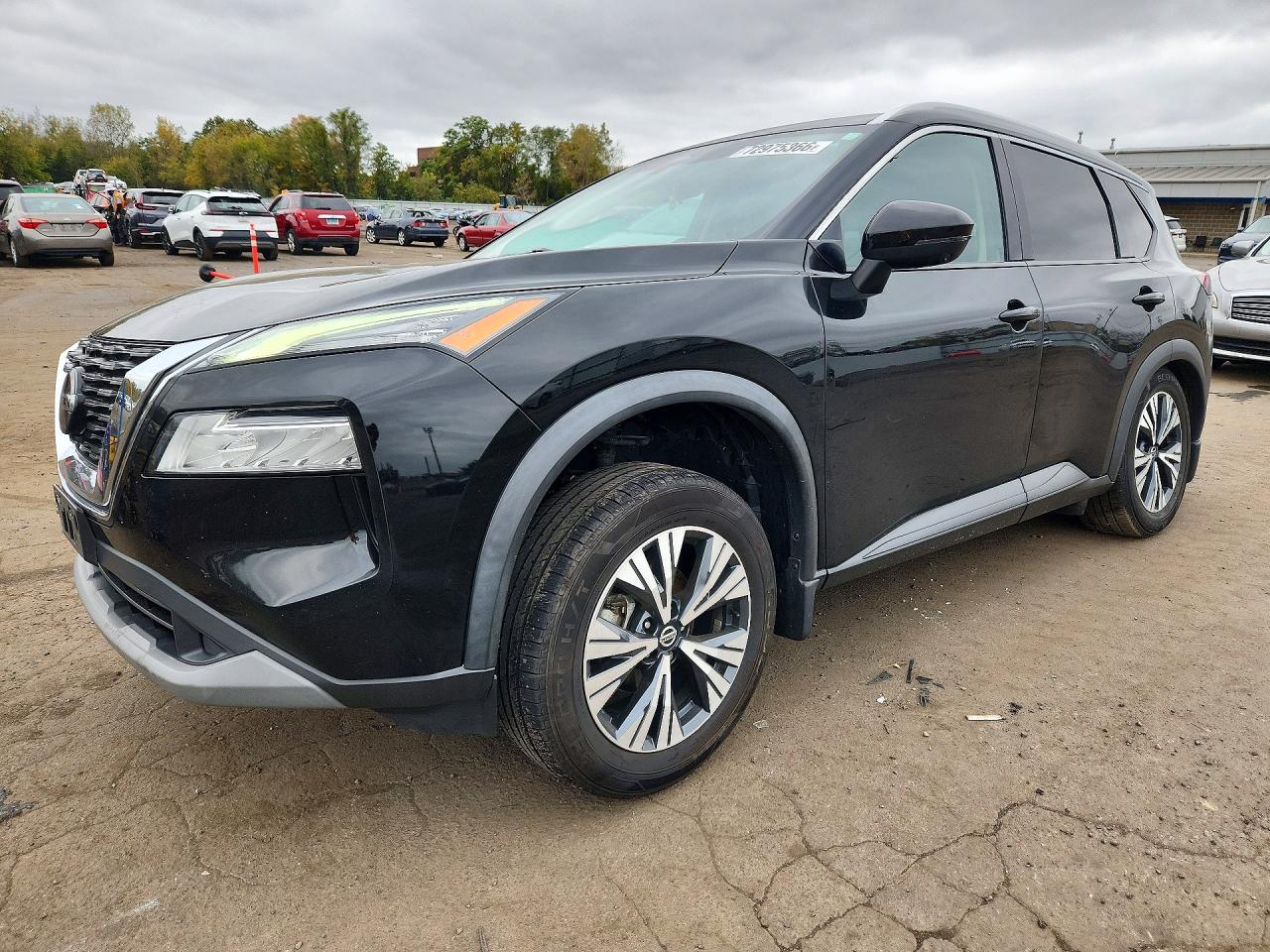 2021 NISSAN ROGUE SV — Front 3/4