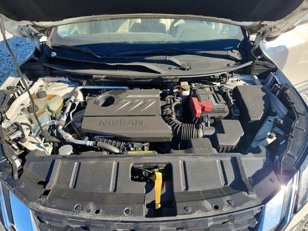 2023 NISSAN ROGUE SL — Engine bay