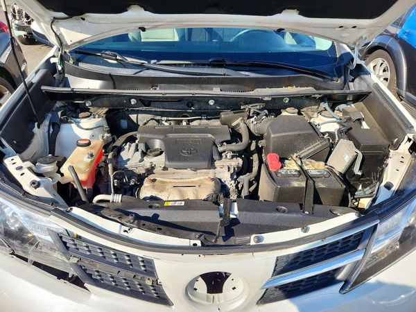 2014 TOYOTA RAV4 High — Engine bay